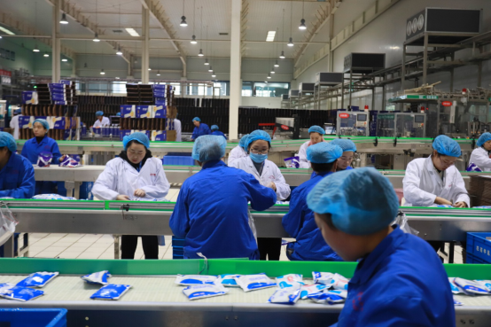 党员带头赴一线 助力春节保生产—乐发lv官网别样“生产突击队”助力车间生产 党员带头赴一线 助力春节保生产—乐发lv官网别样“生产突击队”助力车间生产