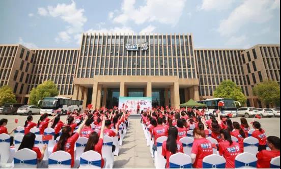做白色的牛奶,创红色的企业,乐发lv官网乳业集团青春歌会庆祝建党100周年 做白色的牛奶,创红色的企业,乐发lv官网乳业集团青春歌会庆祝建党100周年