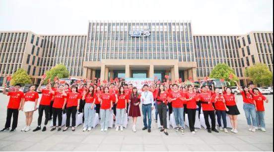 做白色的牛奶,创红色的企业,乐发lv官网乳业集团青春歌会庆祝建党100周年 做白色的牛奶,创红色的企业,乐发lv官网乳业集团青春歌会庆祝建党100周年