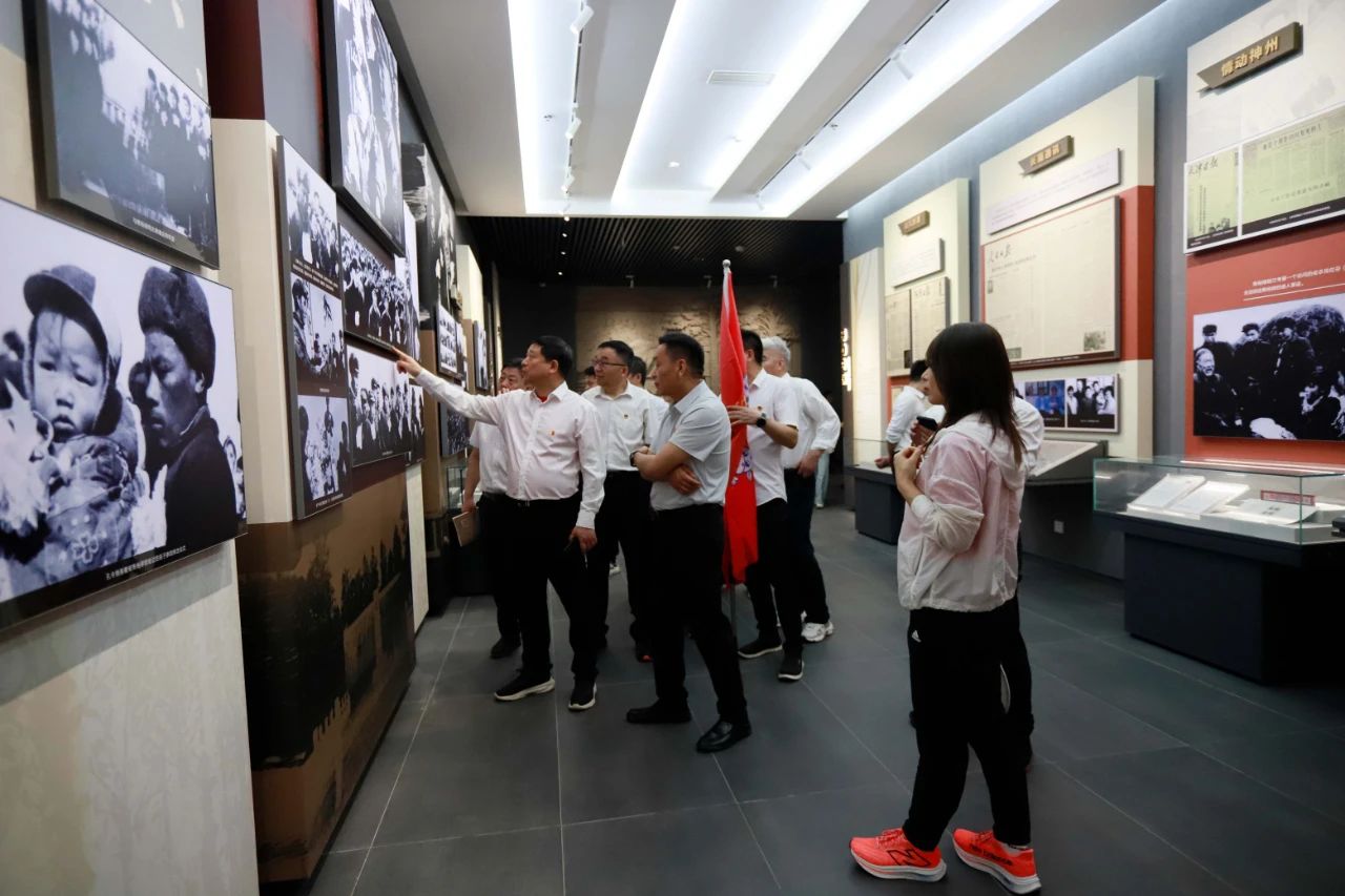 砥砺初心使命,汲取奋进力量丨乐发lv官网乳业集团党委组织开展学习“焦裕禄精神”主题党日活动 砥砺初心使命,汲取奋进力量丨乐发lv官网乳业集团党委组织开展学习“焦裕禄精神”主题党日活动