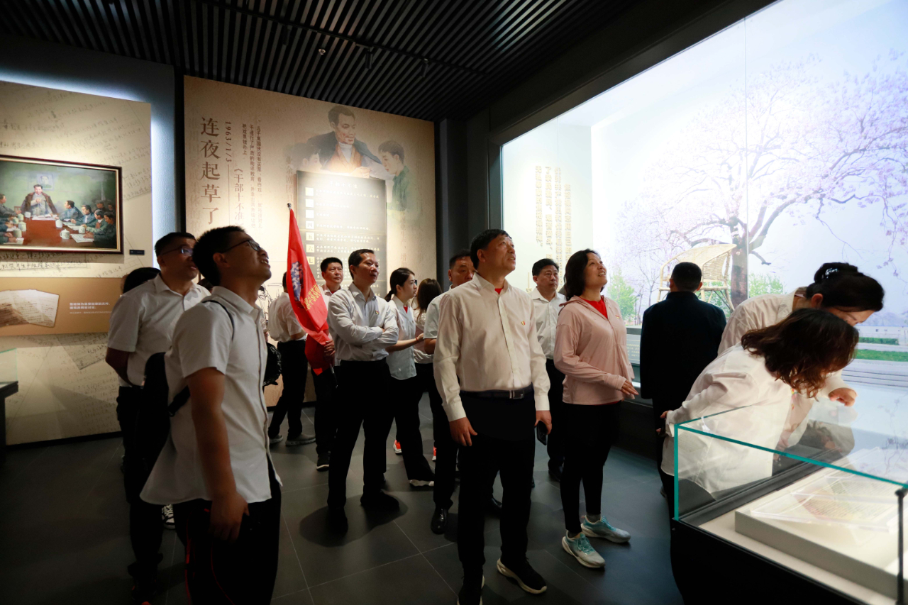 砥砺初心使命,汲取奋进力量丨乐发lv官网乳业集团党委组织开展学习“焦裕禄精神”主题党日活动 砥砺初心使命,汲取奋进力量丨乐发lv官网乳业集团党委组织开展学习“焦裕禄精神”主题党日活动