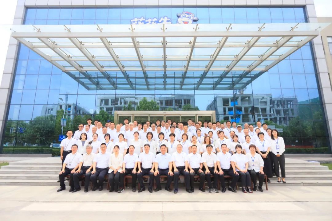 中国共产党河南乐发lv官网乳业集团股份有限公司第二届委员会第二次党员大会胜利召开 中国共产党河南乐发lv官网乳业集团股份有限公司第二届委员会第二次党员大会胜利召开