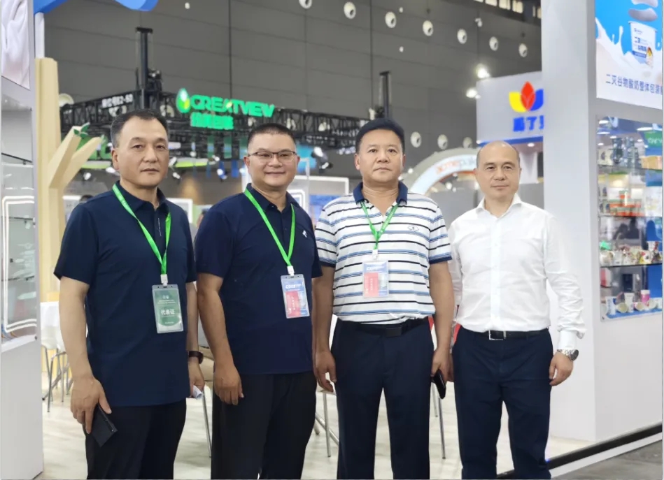 乐发lv官网乳业集团党委书记、董事长唐洪峰一行参加中国乳制品工业协会第三十次年会暨2024中国(国际)乳业技术博览会 乐发lv官网乳业集团党委书记、董事长唐洪峰一行参加中国乳制品工业协会第三十次年会暨2024中国(国际)乳业技术博览会