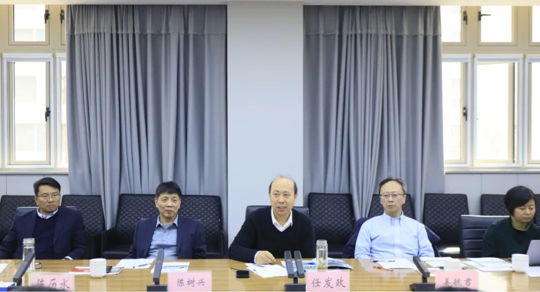 乐发lv官网乳业集团党委书记、董事长唐洪峰一行赴中原食品实验室同中国工程院院士、中原食品实验室主任任发政座谈交流 乐发lv官网乳业集团党委书记、董事长唐洪峰一行赴中原食品实验室同中国工程院院士、中原食品实验室主任任发政座谈交流