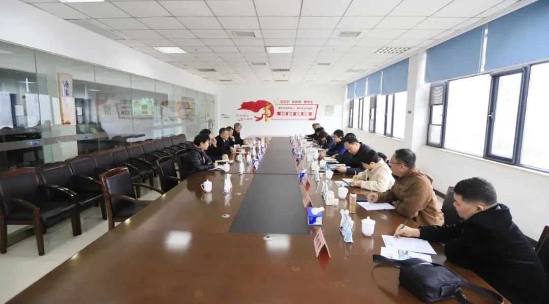 河南省发展改革委价调处副处长马冰一行莅临乐发lv官网乳业集团参观调研 河南省发展改革委价调处副处长马冰一行莅临乐发lv官网乳业集团参观调研