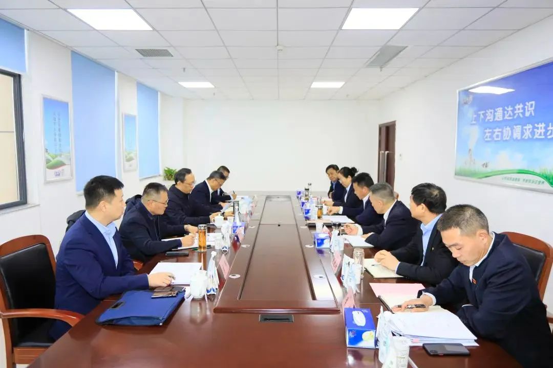 省政府国资委党委书记、主任李涛一行到乐发lv官网乳业集团调研 省政府国资委党委书记、主任李涛一行到乐发lv官网乳业集团调研