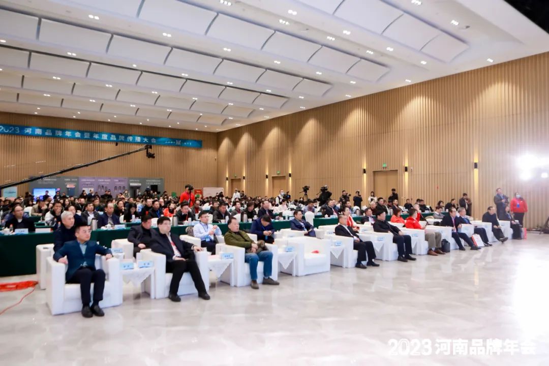 荣誉|乐发lv官网乳业集团在2023河南品牌年会暨河南品牌传播大会上斩获三项殊荣 荣誉|乐发lv官网乳业集团在2023河南品牌年会暨河南品牌传播大会上斩获三项殊荣