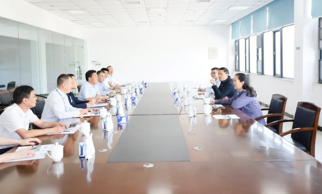 快乐过“双节”,安全不放假|河南农投集团党委书记、董事长李晓寰一行莅临乐发lv官网乳业集团开展“双节”安全生产大检查活动并慰问一线职工、 快乐过“双节”,安全不放假|河南农投集团党委书记、董事长李晓寰一行莅临乐发lv官网乳业集团开展“双节”安全生产大检查活动并慰问一线职工、