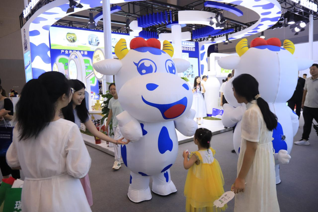 启航新征程 点亮新赛道丨乐发lv官网乳业集团参加第十四届中国奶业大会暨D20峰会,荣获“中国乳制品生产企业现代化等级5A级”评定殊荣 启航新征程 点亮新赛道丨乐发lv官网乳业集团参加第十四届中国奶业大会暨D20峰会,荣获“中国乳制品生产企业现代化等级5A级”评定殊荣