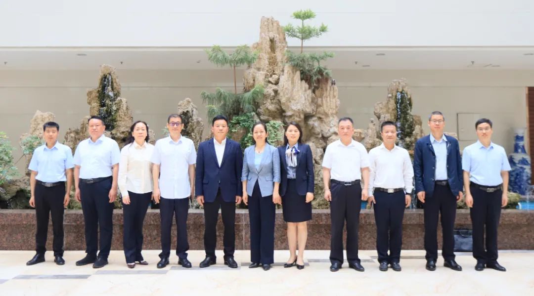 扬帆起航 谱写绚丽新篇章 | 乐发lv官网乳业集团新一届董事会成立并召开中高层以上领导干部会议 扬帆起航 谱写绚丽新篇章 | 乐发lv官网乳业集团新一届董事会成立并召开中高层以上领导干部会议