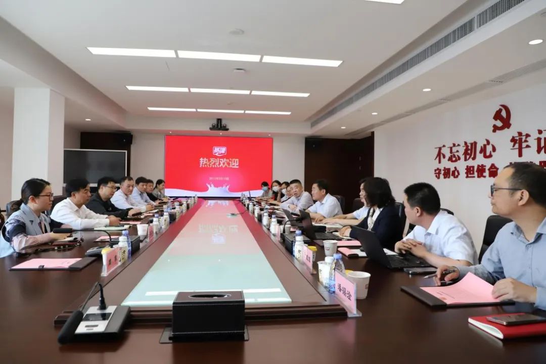 交流促提升 互动谋发展|乐发lv官网乳业集团总裁杨永带队分别赴广东燕塘乳业及越秀风行乳业参观交流 交流促提升 互动谋发展|乐发lv官网乳业集团总裁杨永带队分别赴广东燕塘乳业及越秀风行乳业参观交流