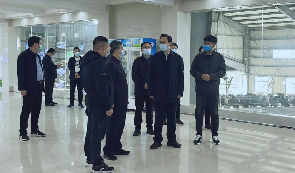河南省人大常委会党组书记、副主任孔昌生莅临乐发lv官网鲁山瑞亚牧场参观调研 河南省人大常委会党组书记、副主任孔昌生莅临乐发lv官网鲁山瑞亚牧场参观调研