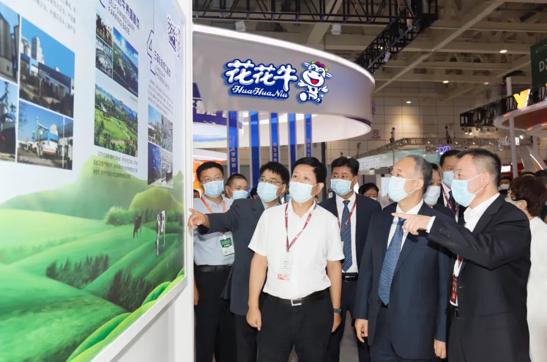 第十三届奶业大会暨D20峰会在泉城济南召开 | 乐发lv官网乳业荣膺“优秀乳品加工企业” 第十三届奶业大会暨D20峰会在泉城济南召开 | 乐发lv官网乳业荣膺“优秀乳品加工企业”