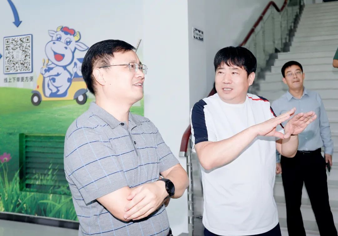 快讯|社旗县人民政府县长关文波一行莅临乐发lv官网乳业集团参观考察 快讯|社旗县人民政府县长关文波一行莅临乐发lv官网乳业集团参观考察