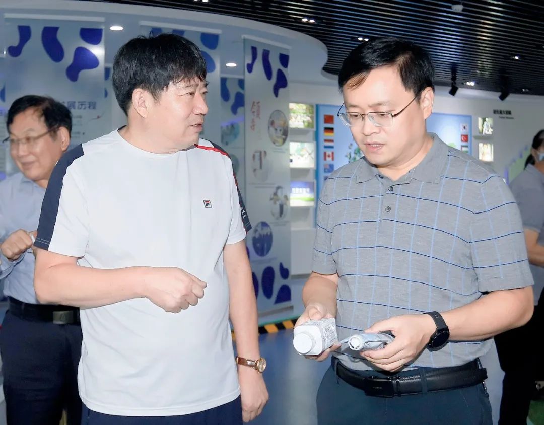 快讯|社旗县人民政府县长关文波一行莅临乐发lv官网乳业集团参观考察 快讯|社旗县人民政府县长关文波一行莅临乐发lv官网乳业集团参观考察