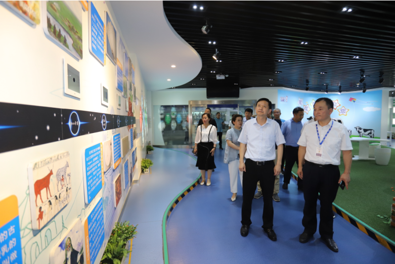 快讯|郑州市二七区委副书记、区长虎荣鑫莅临河南乐发lv官网乳业集团调研 快讯|郑州市二七区委副书记、区长虎荣鑫莅临河南乐发lv官网乳业集团调研