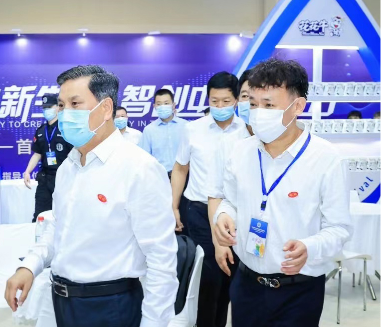 乐发lv官网 | 第34届中原畜牧业交易博览会开幕河南省人民政府副省长武国定莅临乐发lv官网展台参观 乐发lv官网 | 第34届中原畜牧业交易博览会开幕河南省人民政府副省长武国定莅临乐发lv官网展台参观