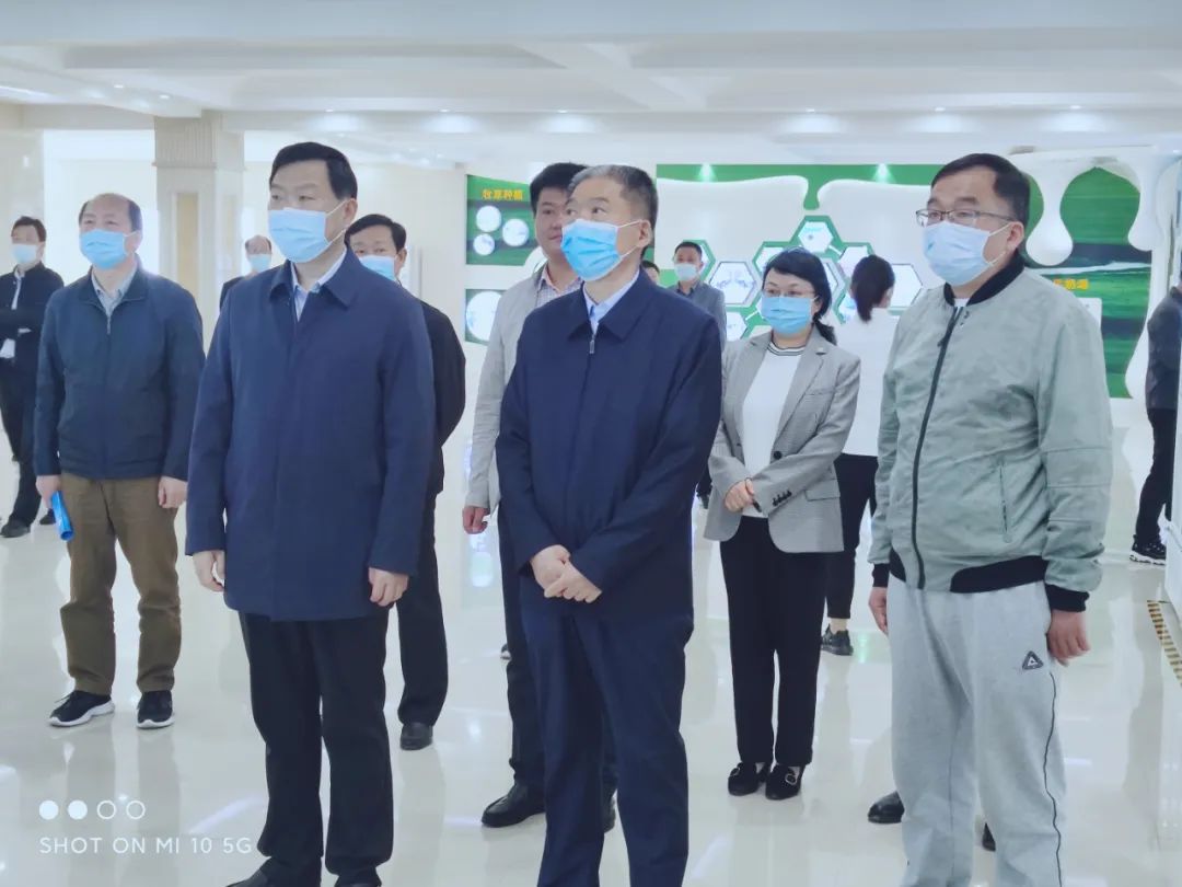 平顶山市人大常委会主任张明新莅临 乐发lv官网鲁山瑞亚参观调研 平顶山市人大常委会主任张明新莅临 乐发lv官网鲁山瑞亚参观调研