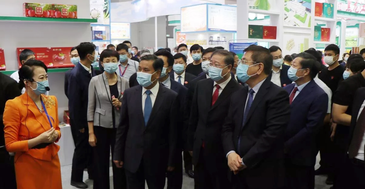 喜报 | 乐发lv官网轻觉酸奶荣获第二十四届中国农产品加工业投资贸易洽谈会金质产品奖 喜报 | 乐发lv官网轻觉酸奶荣获第二十四届中国农产品加工业投资贸易洽谈会金质产品奖