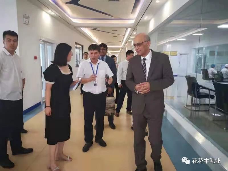 巴基斯坦驻华大使莫因·哈克 莅临乐发lv官网乳业集团参观访问 巴基斯坦驻华大使莫因·哈克 莅临乐发lv官网乳业集团参观访问