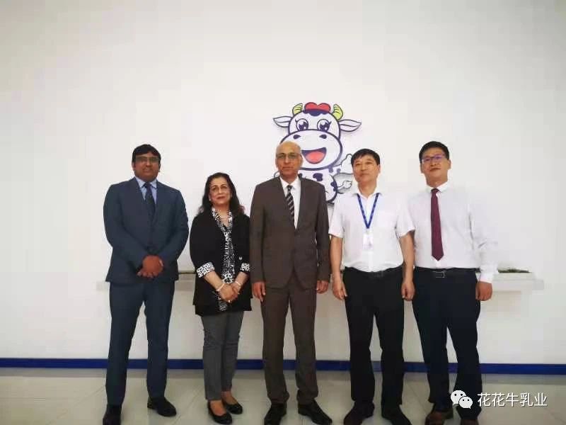 巴基斯坦驻华大使莫因·哈克 莅临乐发lv官网乳业集团参观访问 巴基斯坦驻华大使莫因·哈克 莅临乐发lv官网乳业集团参观访问