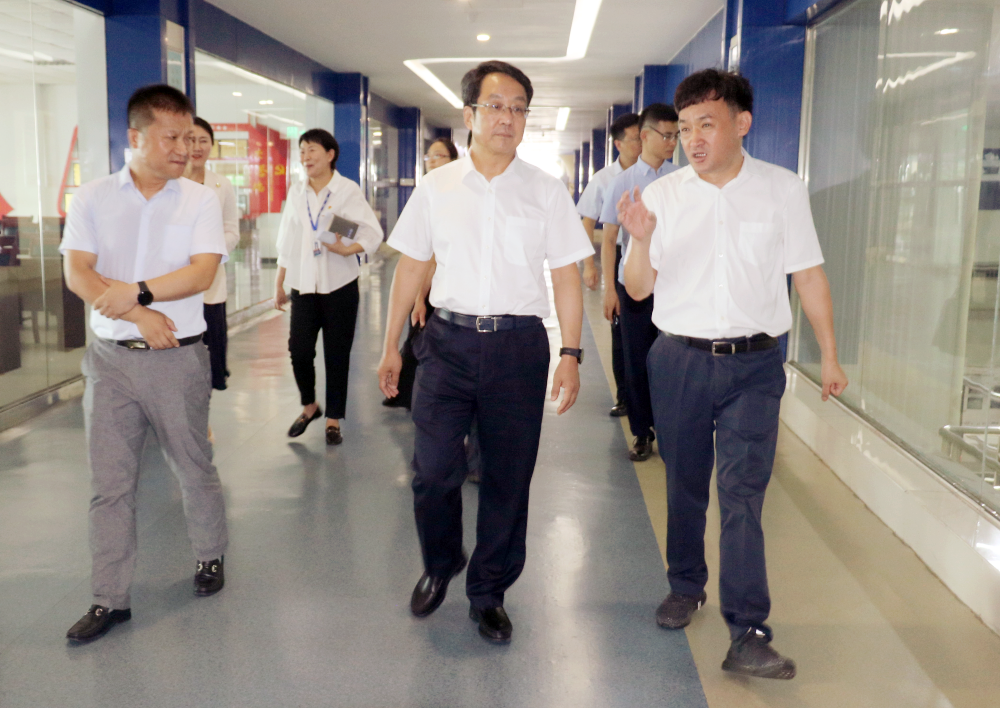 河南省高级人民法院院长胡道才一行莅临乐发lv官网乳业集团开展“万人助万企”活动 助力企业发展 河南省高级人民法院院长胡道才一行莅临乐发lv官网乳业集团开展“万人助万企”活动 助力企业发展