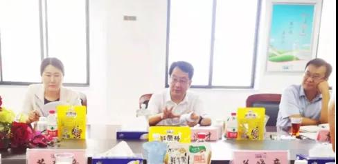 河南省高级人民法院院长胡道才一行莅临乐发lv官网乳业集团开展“万人助万企”活动 助力企业发展 河南省高级人民法院院长胡道才一行莅临乐发lv官网乳业集团开展“万人助万企”活动 助力企业发展