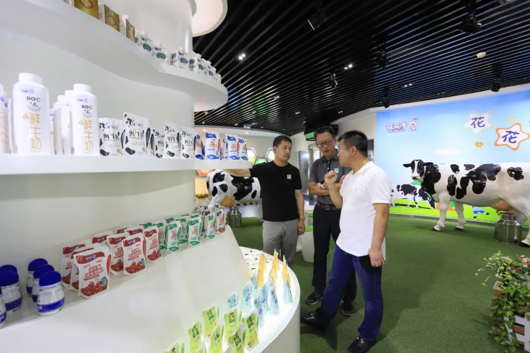 快讯 | 长江商学院智能制造学会走进乐发lv官网乳业集团 快讯 | 长江商学院智能制造学会走进乐发lv官网乳业集团