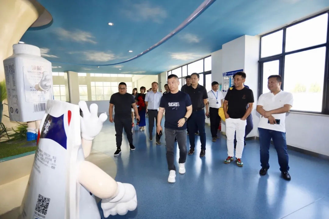 快讯 | 长江商学院智能制造学会走进乐发lv官网乳业集团 快讯 | 长江商学院智能制造学会走进乐发lv官网乳业集团