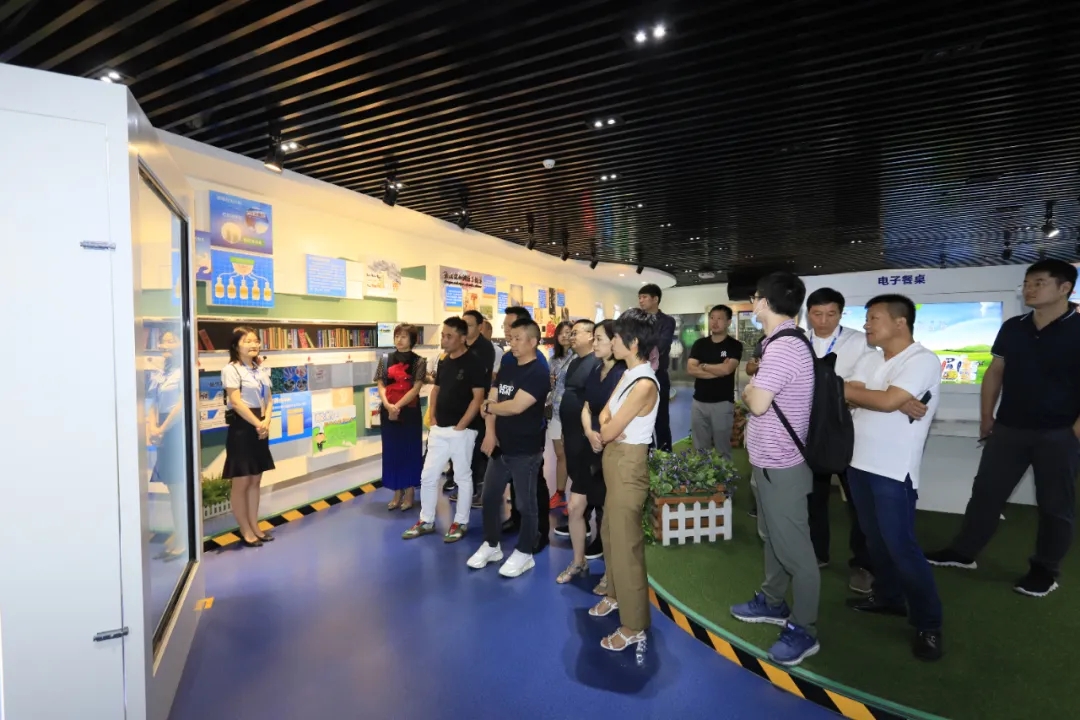 快讯 | 长江商学院智能制造学会走进乐发lv官网乳业集团 快讯 | 长江商学院智能制造学会走进乐发lv官网乳业集团