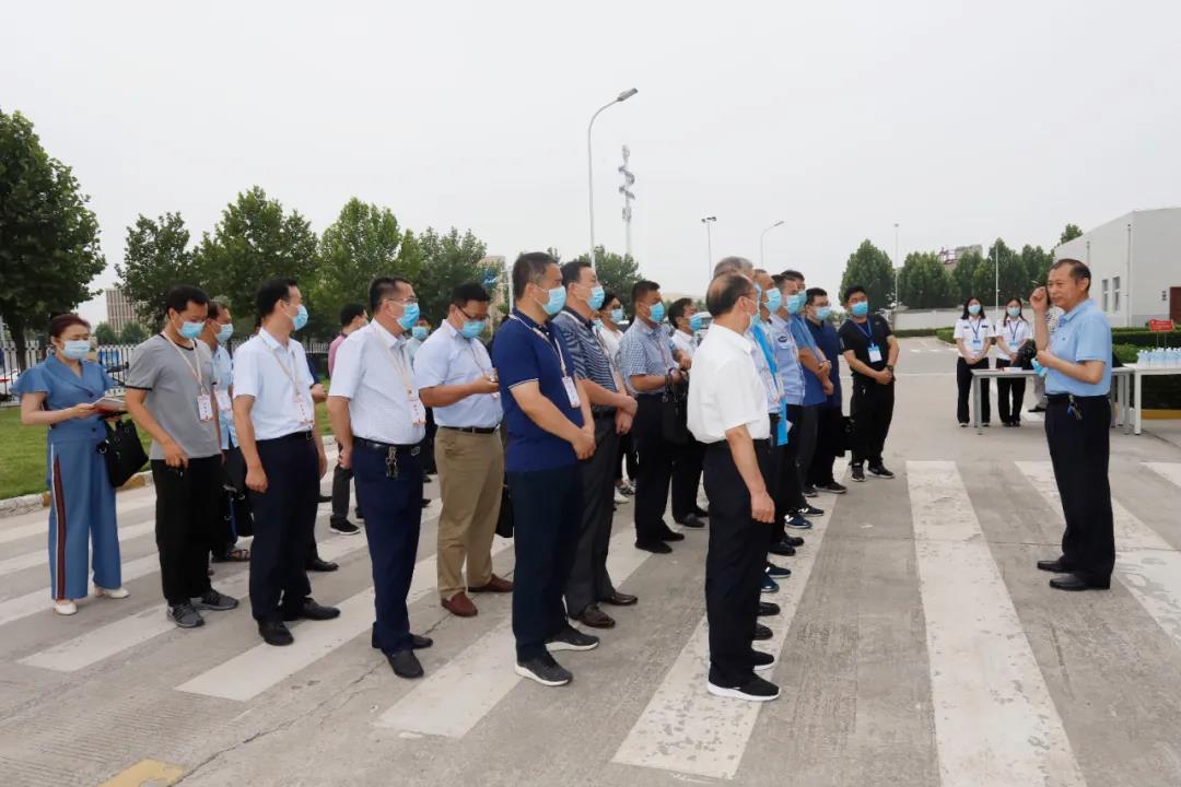 郑州市安全生产双重预防体系建设现场观摩会在乐发lv官网乳业集团郑州分公司召开 郑州市安全生产双重预防体系建设现场观摩会在乐发lv官网乳业集团郑州分公司召开