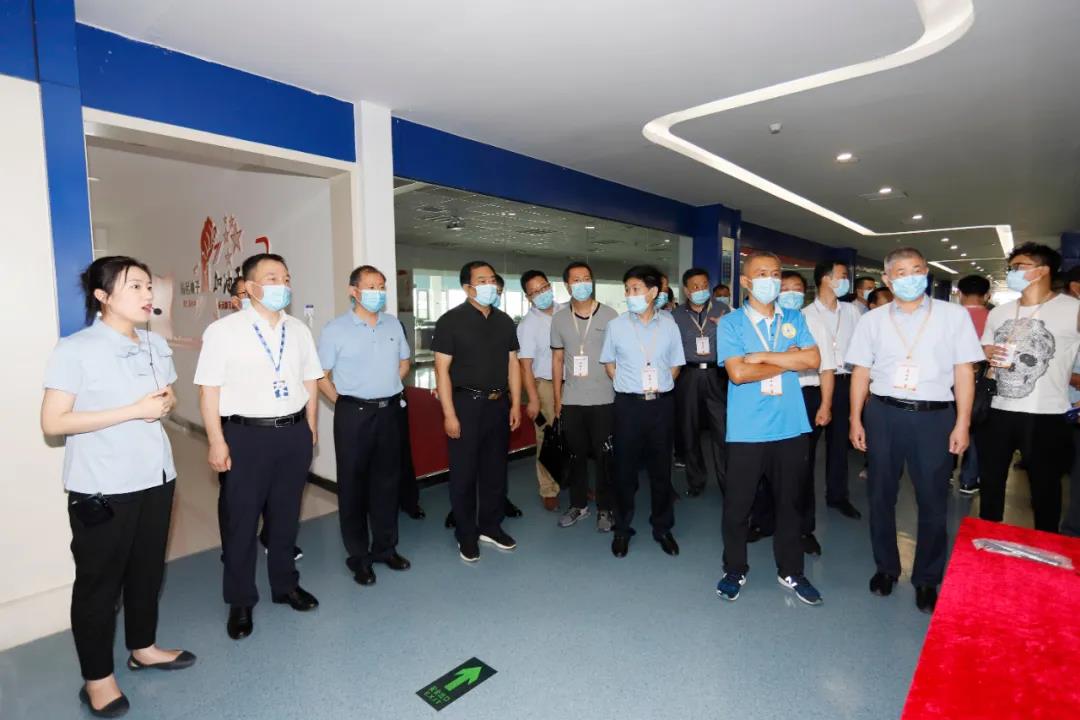 郑州市安全生产双重预防体系建设现场观摩会在乐发lv官网乳业集团郑州分公司召开 郑州市安全生产双重预防体系建设现场观摩会在乐发lv官网乳业集团郑州分公司召开