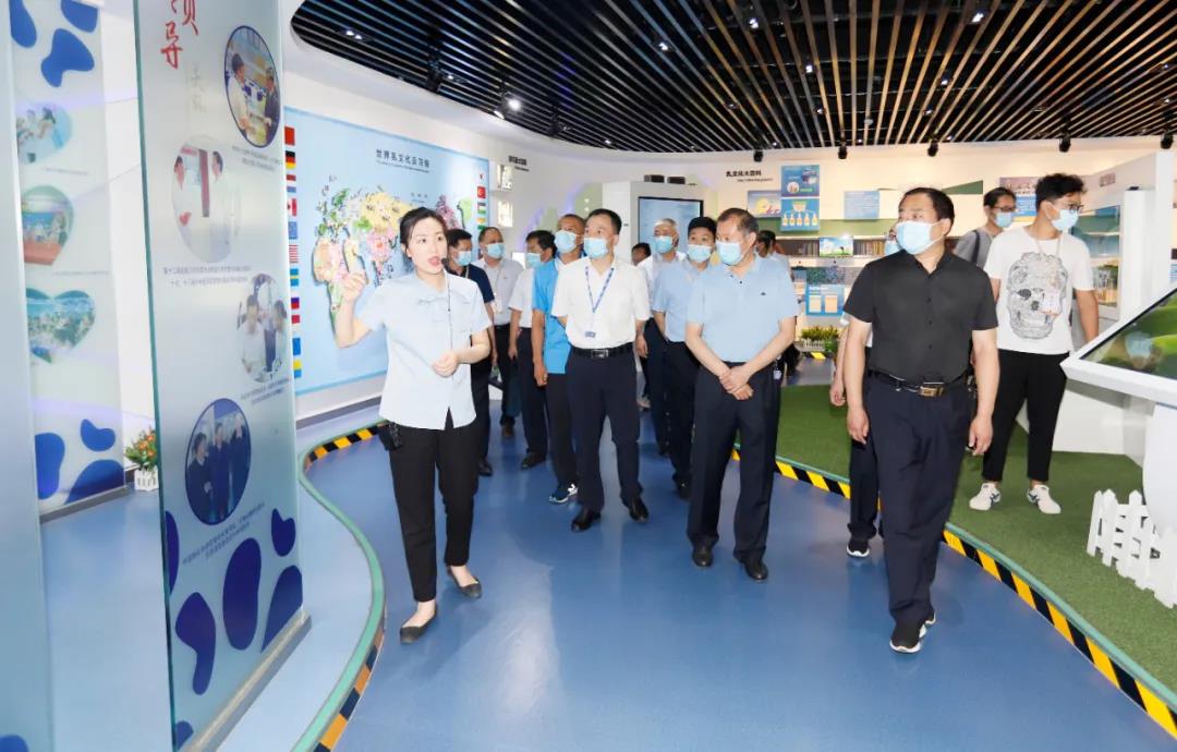 郑州市安全生产双重预防体系建设现场观摩会在乐发lv官网乳业集团郑州分公司召开 郑州市安全生产双重预防体系建设现场观摩会在乐发lv官网乳业集团郑州分公司召开