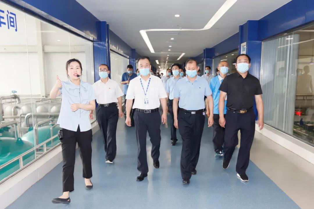 郑州市安全生产双重预防体系建设现场观摩会在乐发lv官网乳业集团郑州分公司召开 郑州市安全生产双重预防体系建设现场观摩会在乐发lv官网乳业集团郑州分公司召开