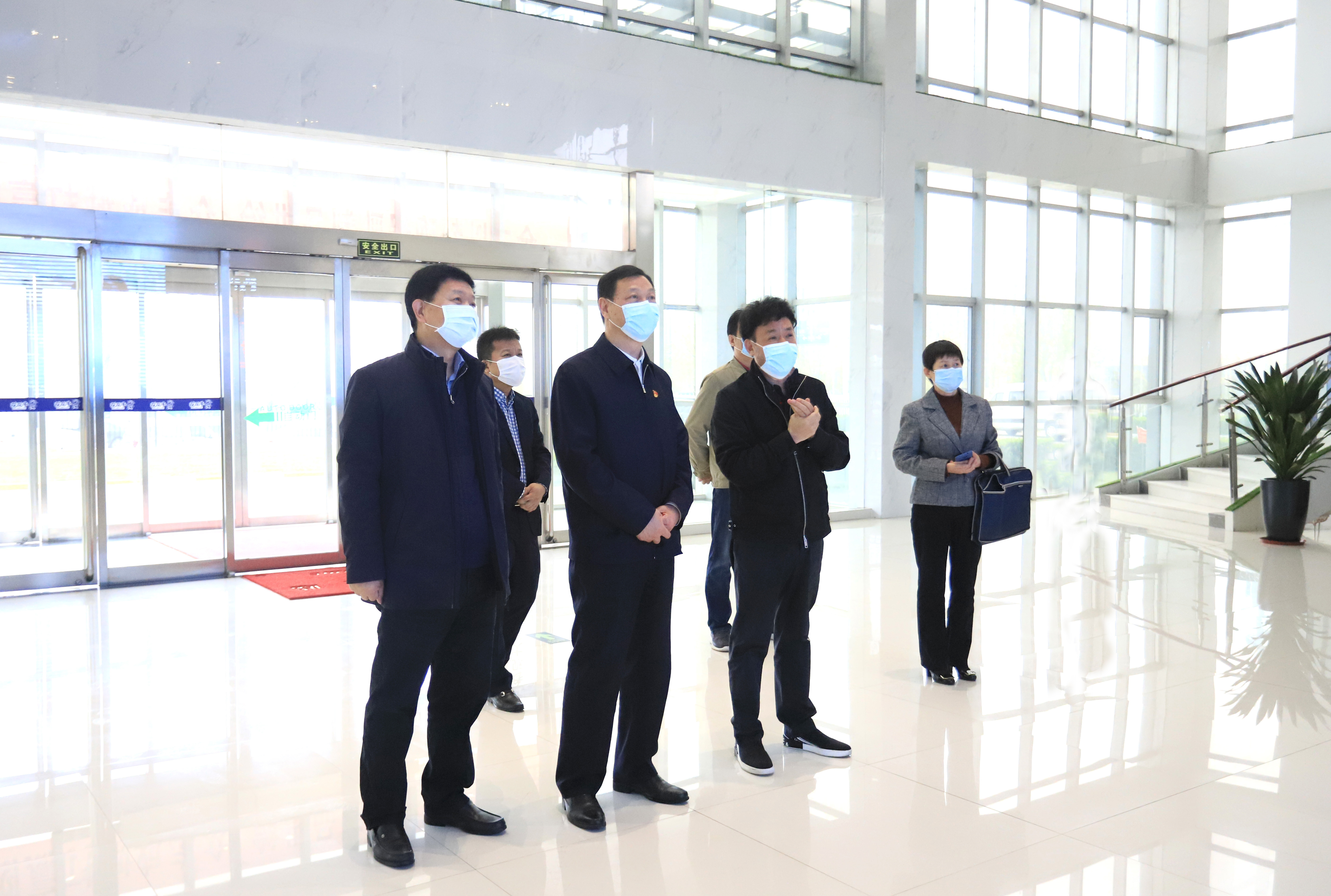 河南省委农办主任、农业农村厅厅长申延平一行调研河南乐发lv官网乳业集团 河南省委农办主任、农业农村厅厅长申延平一行调研河南乐发lv官网乳业集团