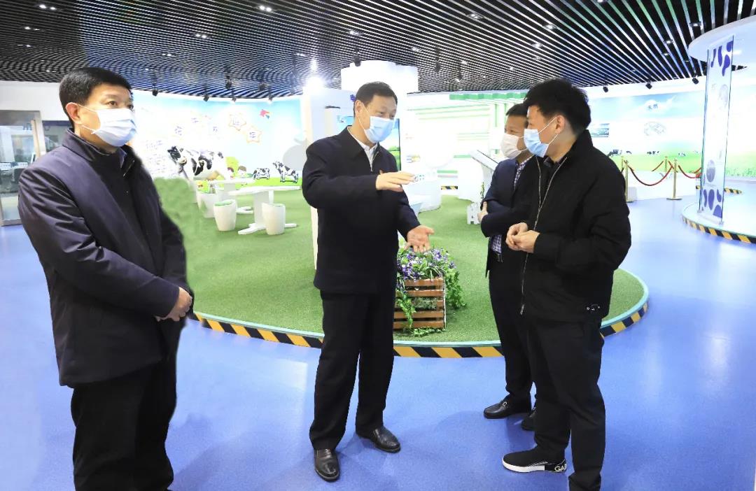 河南省委农办主任、农业农村厅厅长申延平一行调研河南乐发lv官网乳业集团 河南省委农办主任、农业农村厅厅长申延平一行调研河南乐发lv官网乳业集团