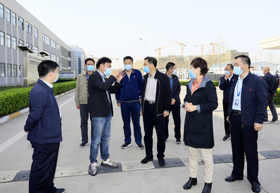 郑州市人大副主任孙黎、市政府副市长李喜安一行 莅临乐发lv官网开展“三送一强”活动 郑州市人大副主任孙黎、市政府副市长李喜安一行 莅临乐发lv官网开展“三送一强”活动