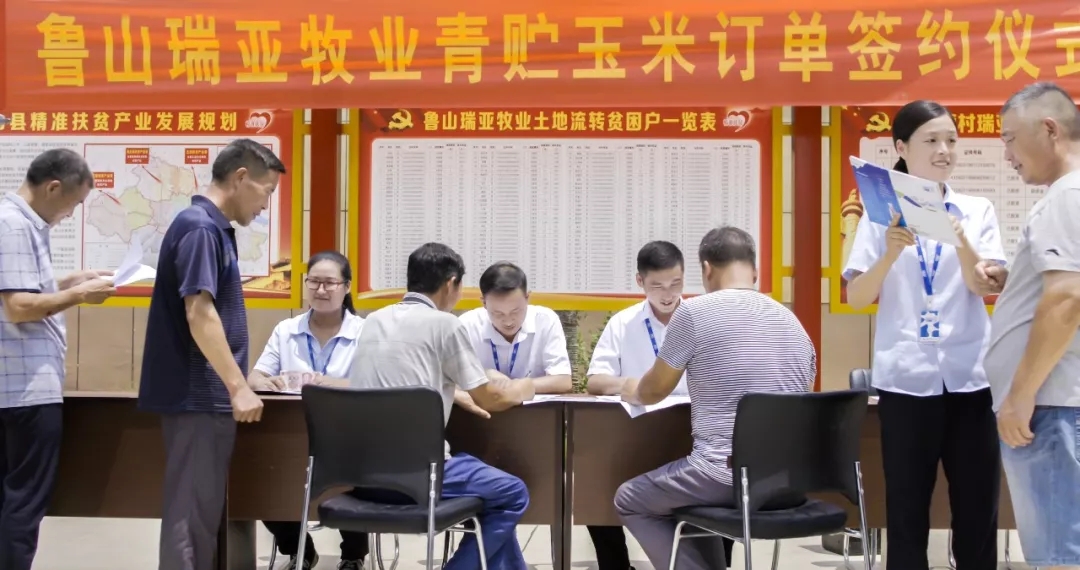 省委书记王国生到河南乐发lv官网乳业集团·新蔡瑞亚牧业有限公司调研 省委书记王国生到河南乐发lv官网乳业集团·新蔡瑞亚牧业有限公司调研