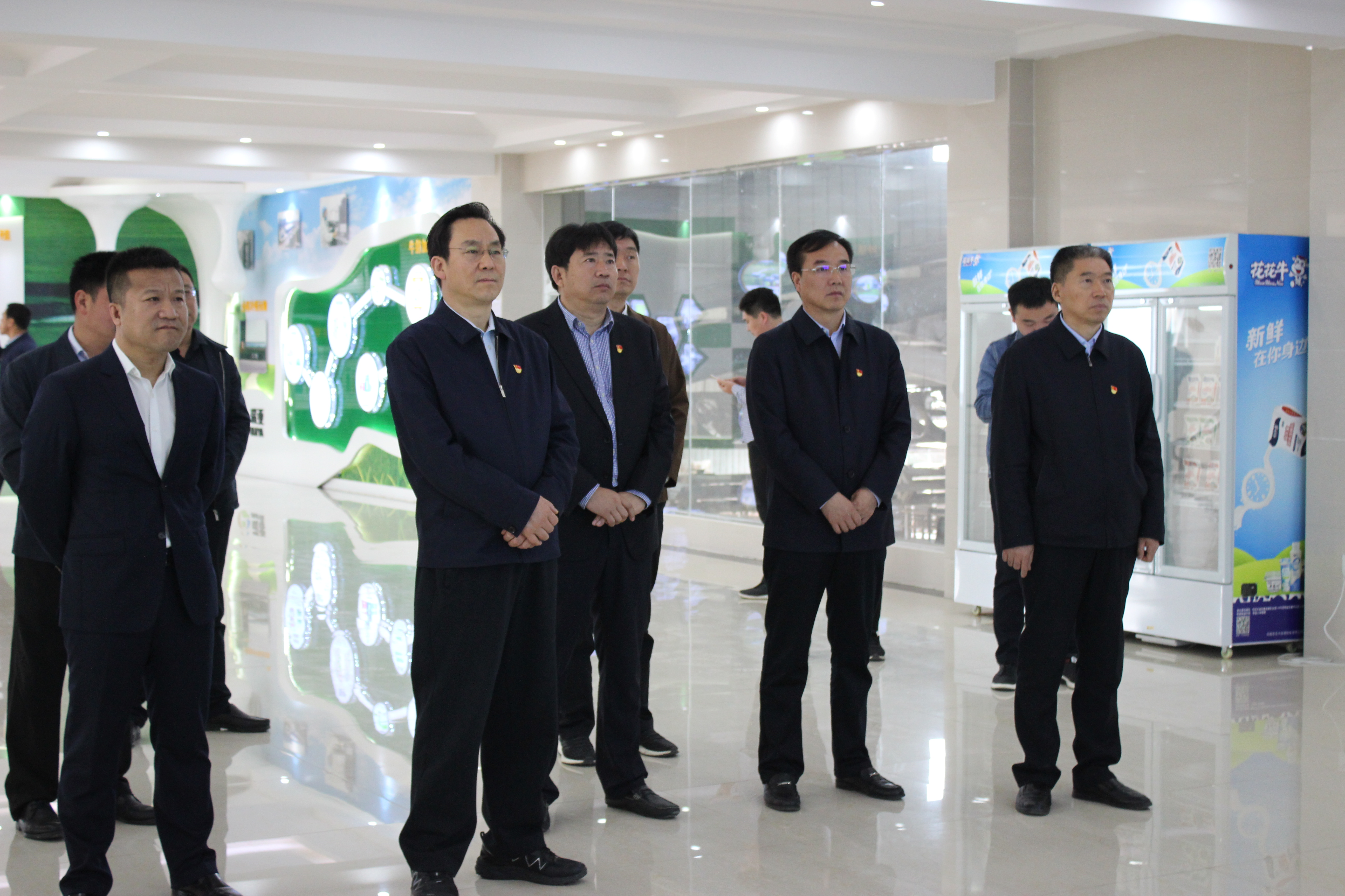 河南省委常委、组织部部长孔昌生 莅临河南乐发lv官网集团鲁山瑞亚牧业有限公司调研 河南省委常委、组织部部长孔昌生 莅临河南乐发lv官网集团鲁山瑞亚牧业有限公司调研