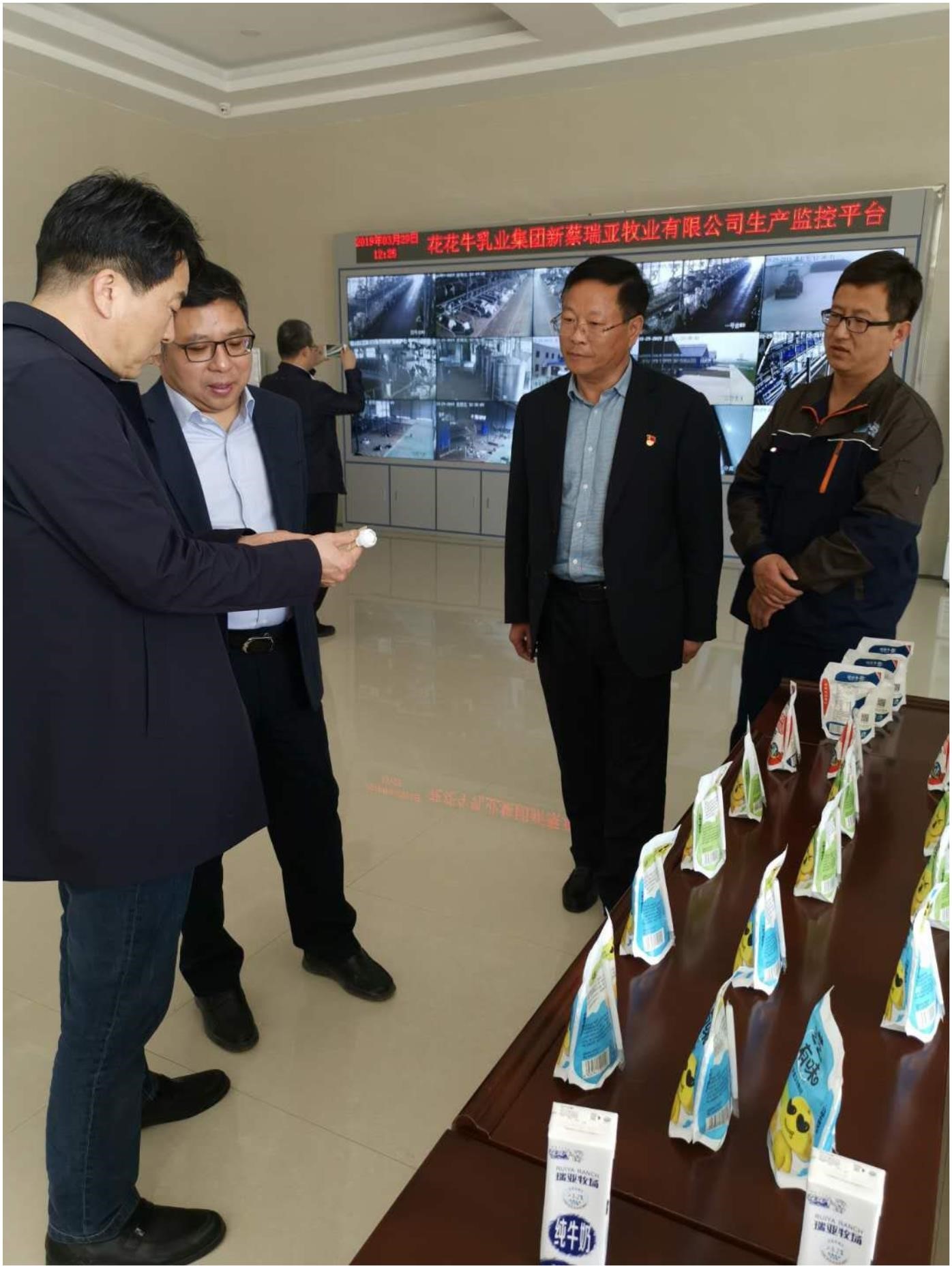 中国建设银行河南省分行行长石永拴 莅临乐发lv官网新蔡瑞亚牧业有限公司考察调研 中国建设银行河南省分行行长石永拴 莅临乐发lv官网新蔡瑞亚牧业有限公司考察调研