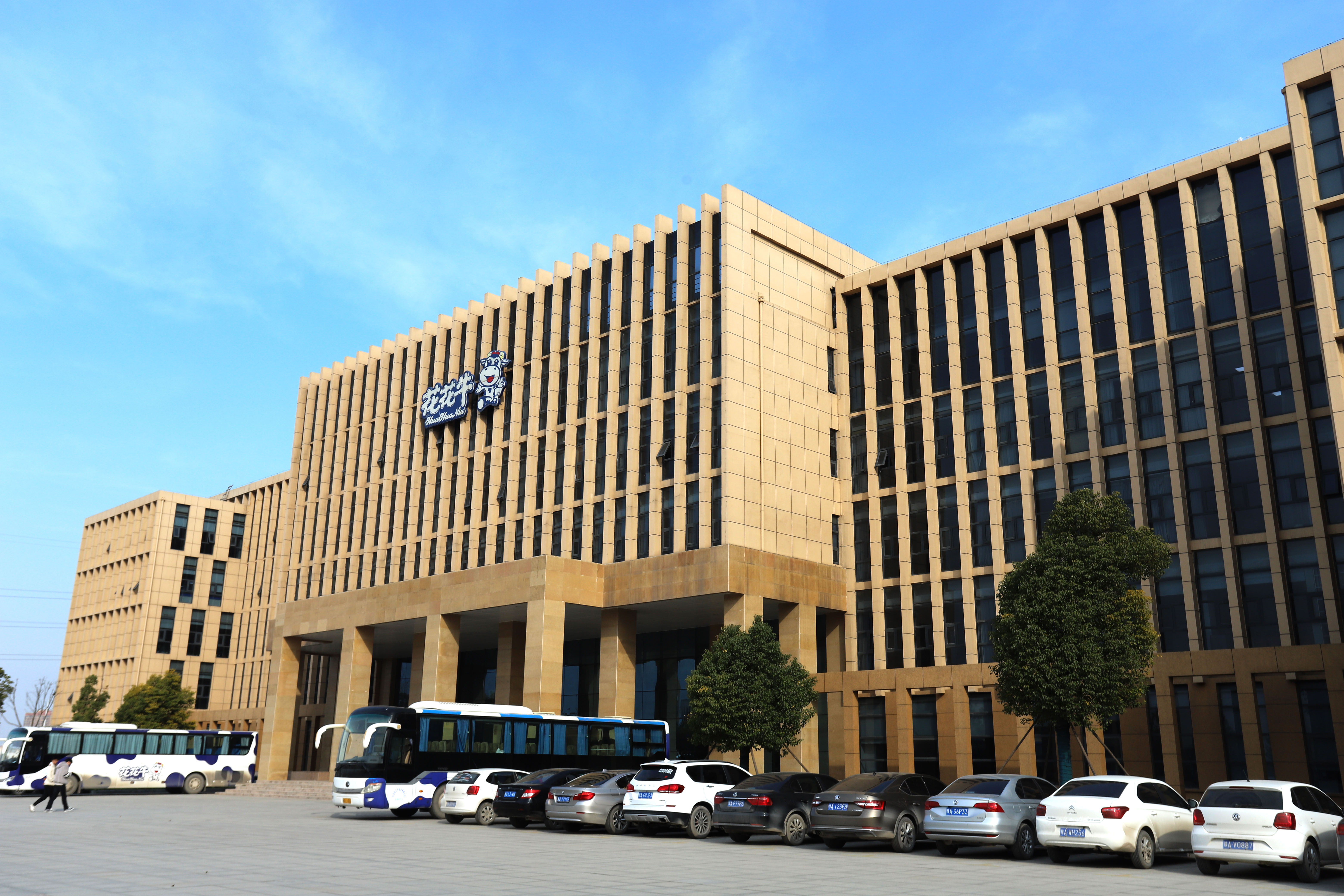 乐发lv官网董事长关晓彦荣获“改革开放40年-河南卓越贡献企业家”荣誉称号 乐发lv官网董事长关晓彦荣获“改革开放40年-河南卓越贡献企业家”荣誉称号