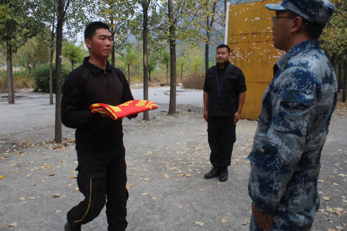 组织开展户外拓展训练活动 组织开展户外拓展训练活动