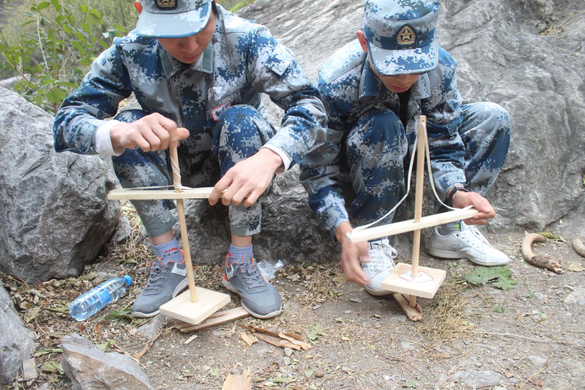 组织开展户外拓展训练活动 组织开展户外拓展训练活动