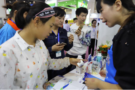 乐发lv官网亮相第30届中原畜牧业交易博览会 乐发lv官网亮相第30届中原畜牧业交易博览会