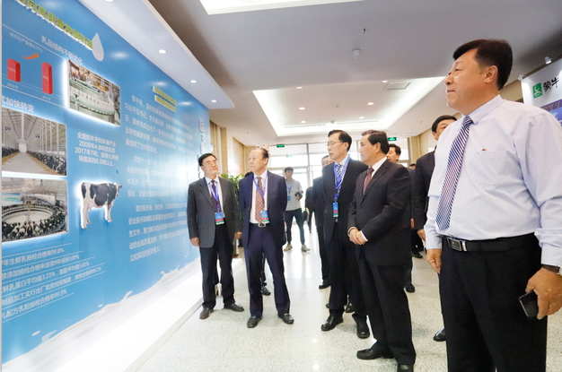 乐发lv官网亮相中国奶业20强呼伦贝尔峰会,共话中国奶业振兴! 乐发lv官网亮相中国奶业20强呼伦贝尔峰会,共话中国奶业振兴!