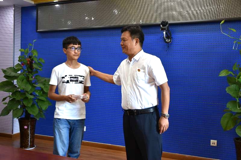 乐发lv官网济困解难,助力学子圆梦香江 乐发lv官网济困解难,助力学子圆梦香江