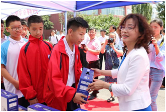 “健康中原,牛奶伴您行——乐发lv官网乳业集团2018中国小康牛奶行动” 公益助学启动仪式隆重举行 “健康中原,牛奶伴您行——乐发lv官网乳业集团2018中国小康牛奶行动” 公益助学启动仪式隆重举行