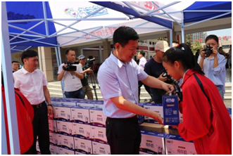 “健康中原,牛奶伴您行——乐发lv官网乳业集团2018中国小康牛奶行动” 公益助学启动仪式隆重举行 “健康中原,牛奶伴您行——乐发lv官网乳业集团2018中国小康牛奶行动” 公益助学启动仪式隆重举行