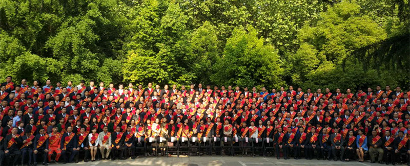 河南乐发lv官网乳业集团股份有限公司阮晓琦、王晓龙荣获“郑州市劳动模范”荣誉称号 河南乐发lv官网乳业集团股份有限公司阮晓琦、王晓龙荣获“郑州市劳动模范”荣誉称号