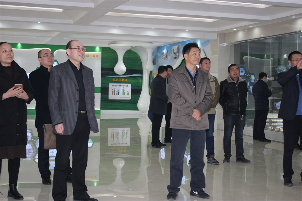 河南省财政厅副厅长庞学孟一行莅临乐发lv官网集团养殖事业部鲁山瑞亚牧业有限公司调研 河南省财政厅副厅长庞学孟一行莅临乐发lv官网集团养殖事业部鲁山瑞亚牧业有限公司调研
